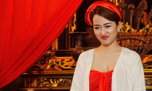 Trang Moon goi cam voi vai vo ba trong hai Tet 2016